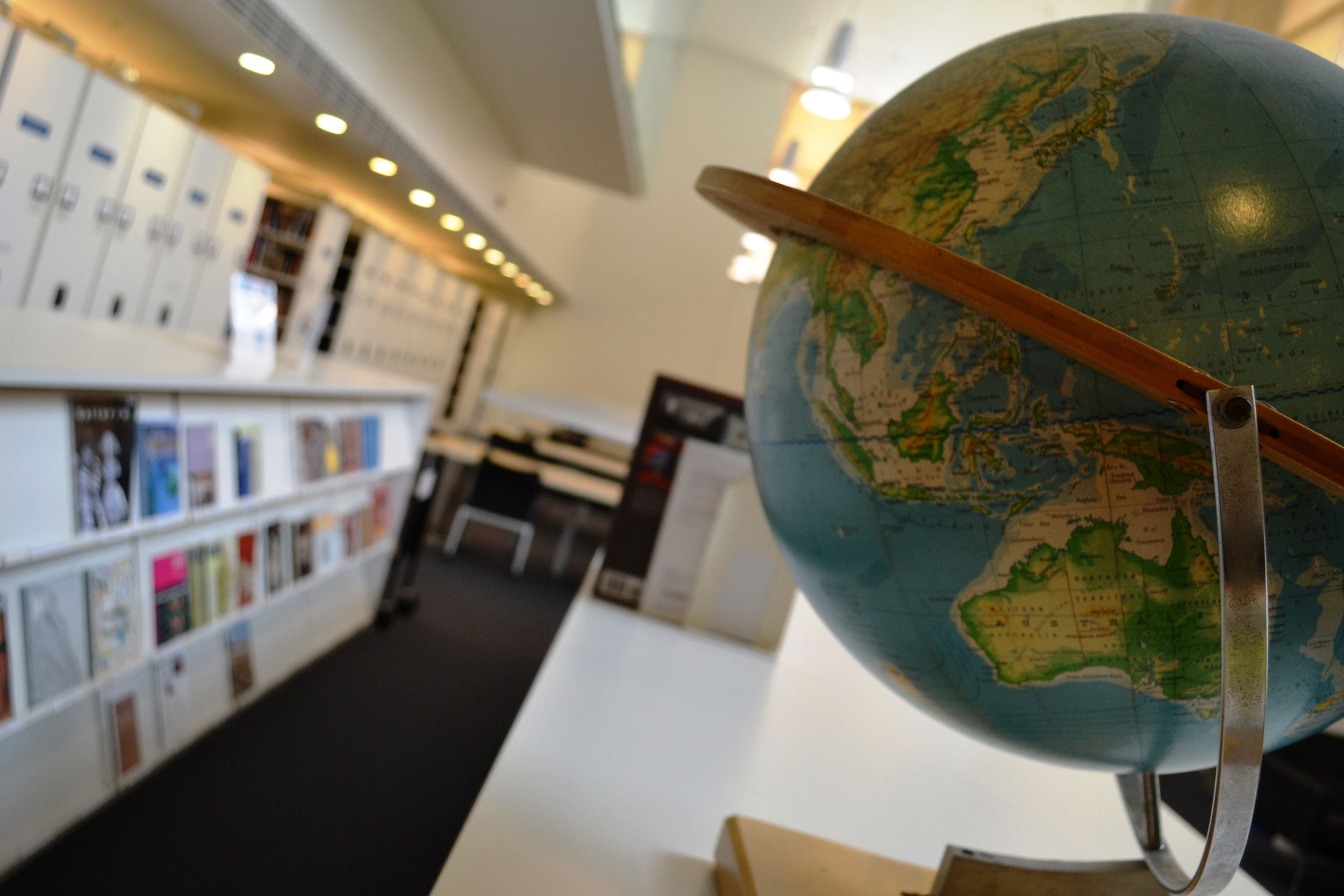 A globe and periodical cases at the Kranzberg Art & Architecture Library.