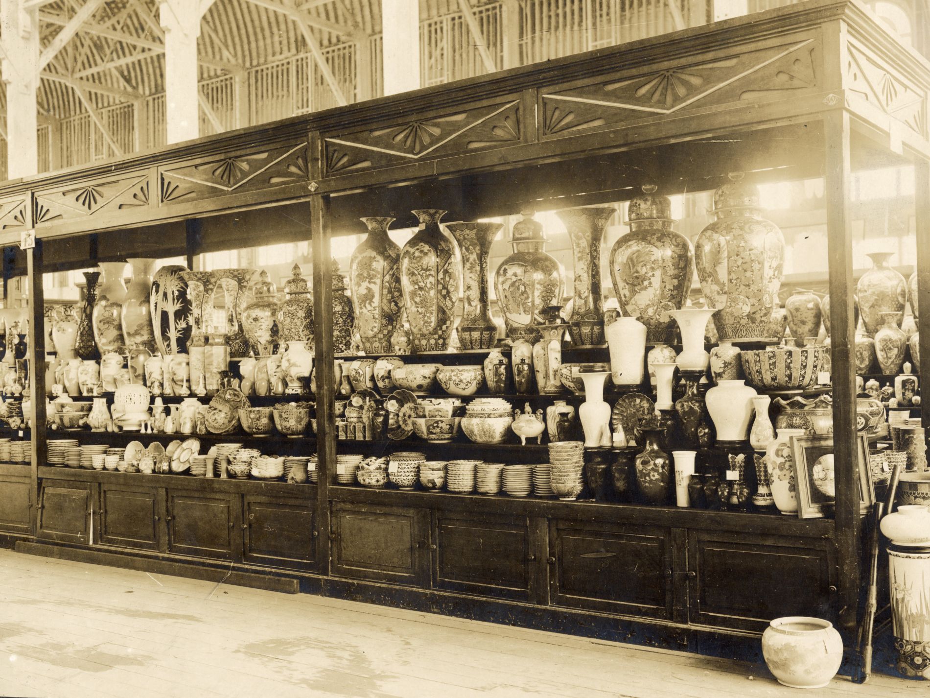 Chinese porcelain exhibit at the 1904 World's Fair